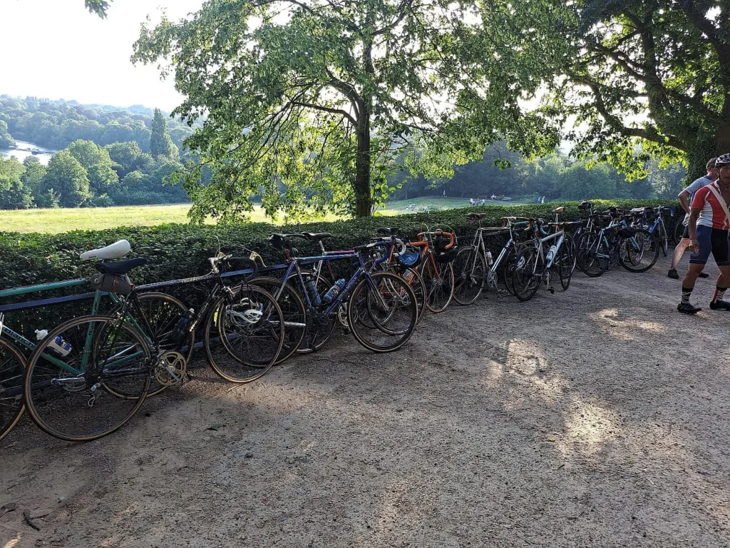 Sunset social cycling group in Richmond hill, bikes.